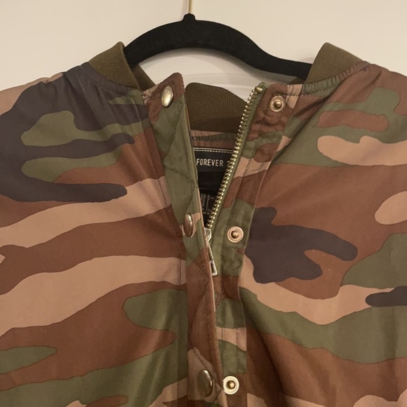 Forever 21 Camouflage lined bomber jacket large - Picture 2 of 5
